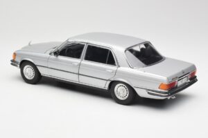 Mercedes 450 SEL 6.9 W116 Argento Revell 1:18 8955 Pressofusione — immagine 7 di 8
