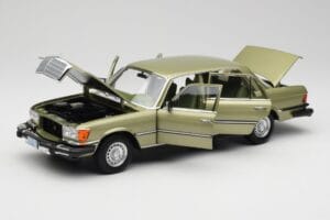 Mercedes 450 SEL W116 J.R. Ewing Dallas Verde Argento Norev 1:18 183975 Pressofusione — immagine 3 di 8