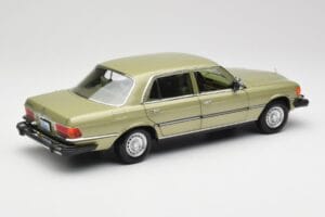 Mercedes 450 SEL W116 J.R. Ewing Dallas Verde Argento Norev 1:18 183975 Pressofusione — immagine 5 di 8