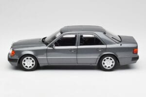 Mercedes 500 E W124 Pearl Grigio Norev 1:18 183946 Pressofusione — immagine 4 di 8