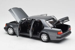 Mercedes 500 E W124 Pearl Grigio Norev 1:18 183946 Pressofusione — immagine 5 di 8