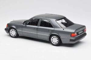 Mercedes 500 E W124 Pearl Grigio Norev 1:18 183946 Pressofusione — immagine 7 di 8