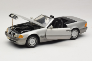 Mercedes SL 500 R129 Argento Revell 1:18 8801-P1 Pressofusione — immagine 2 di 8