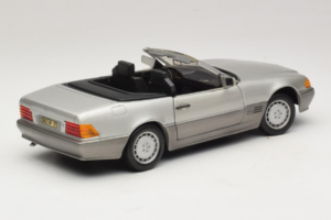 Mercedes SL 500 R129 Argento Revell 1:18 8801-P1 Pressofusione — immagine 3 di 8
