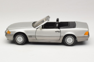 Mercedes SL 500 R129 Argento Revell 1:18 8801-P1 Pressofusione — immagine 4 di 8