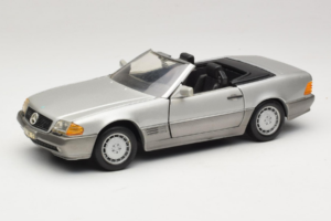 Mercedes SL 500 R129 Argento Revell 1:18 8801-P1 Pressofusione