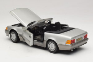 Mercedes SL 500 R129 Argento Revell 1:18 8801-P1 Pressofusione — immagine 5 di 8