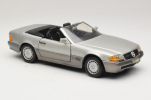 Mercedes SL 500 R129 Argento Revell 1:18 8801-P1 Pressofusione — immagine 6 di 8