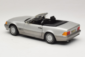 Mercedes SL 500 R129 Argento Revell 1:18 8801-P1 Pressofusione — immagine 7 di 8