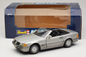 Mercedes SL 500 R129 Argento Revell 1:18 8801-P1 Pressofusione — immagine 8 di 8