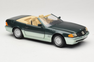 Mercedes 500 SL R129 Verde Argento Revell 1:18 8802 Pressofusione — immagine 6 di 8