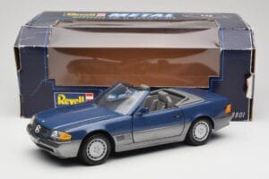 Mercedes SL 500 R129 Nautic Blue Metallic Revell 1:18 8081 Pressofusione — immagine 8 di 8