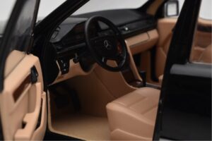 Mercedes 500E W124 Nero Edizione Limitata Norev 1:18 183949 Pressofusione — immagine 11 di 12
