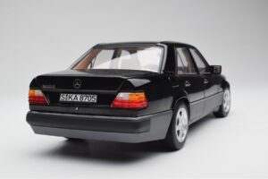 Mercedes 500E W124 Nero Edizione Limitata Norev 1:18 183949 Pressofusione — immagine 10 di 12