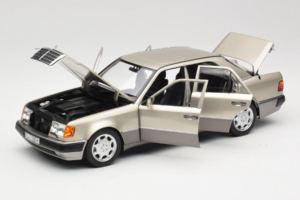 Mercedes 500E W124 Smoke Silver Edizione Concessionaria Norev 1:18 B66040724 Pressofusione — immagine 2 di 8