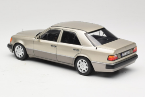 Mercedes 500E W124 Smoke Silver Edizione Concessionaria Norev 1:18 B66040724 Pressofusione — immagine 7 di 8