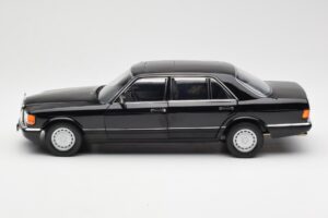 Mercedes 560 SEL W126 Nero Edizione Dealer Norev 1:18 B66040599 Pressofusione — immagine 4 di 8