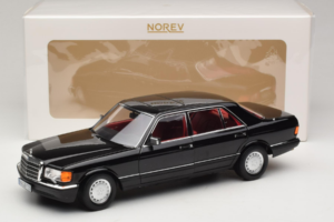 Mercedes 560 SEL W126 Nero Con Interni Rossi Norev 1:18 183788 Pressofusione — immagine 2 di 8