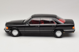 Mercedes 560 SEL W126 Nero Con Interni Rossi Norev 1:18 183788 Pressofusione — immagine 3 di 8