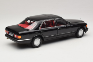 Mercedes 560 SEL W126 Nero Con Interni Rossi Norev 1:18 183788 Pressofusione — immagine 5 di 8