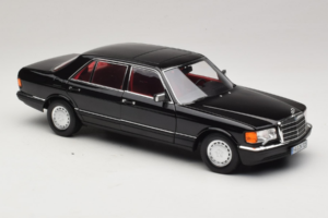 Mercedes 560 SEL W126 Nero Con Interni Rossi Norev 1:18 183788 Pressofusione — immagine 6 di 8