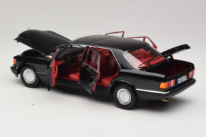 Mercedes 560 SEL W126 Nero Con Interni Rossi Norev 1:18 183788 Pressofusione — immagine 7 di 8
