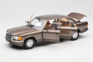 Mercedes 560 SEL W126 Impala Marrone Edizione Dealer Norev 1:18 B66040646 Pressofusione — immagine 2 di 8