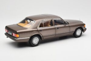 Mercedes 560 SEL W126 Impala Marrone Edizione Dealer Norev 1:18 B66040646 Pressofusione — immagine 3 di 8