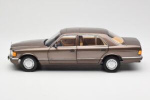 Mercedes 560 SEL W126 Impala Marrone Edizione Dealer Norev 1:18 B66040646 Pressofusione — immagine 4 di 8