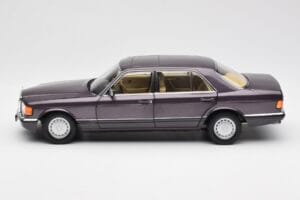Mercedes 560 SEL W126 Viola Metallic Norev 1:18 183544 Pressofusione — immagine 4 di 8