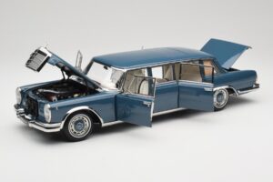 Mercedes 600 Pullman W100 Blu NZG 1:18 B66040707 Pressofusione — immagine 2 di 8