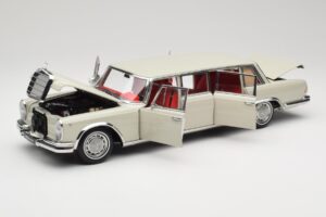 Mercedes 600 Pullman W100 Grigio Chiaro NZG 1:18 B66040708 Pressofusione — immagine 2 di 8