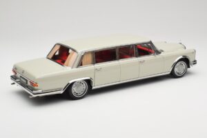 Mercedes 600 Pullman W100 Grigio Chiaro NZG 1:18 B66040708 Pressofusione — immagine 3 di 8
