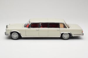 Mercedes 600 Pullman W100 Grigio Chiaro NZG 1:18 B66040708 Pressofusione — immagine 4 di 8