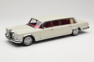 Mercedes 600 Pullman W100 Grigio Chiaro NZG 1:18 B66040708 Pressofusione