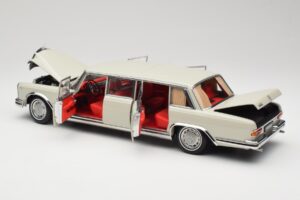Mercedes 600 Pullman W100 Grigio Chiaro NZG 1:18 B66040708 Pressofusione — immagine 5 di 8