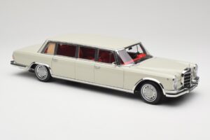 Mercedes 600 Pullman W100 Grigio Chiaro NZG 1:18 B66040708 Pressofusione — immagine 6 di 8