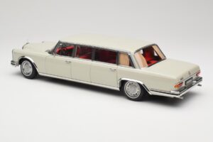 Mercedes 600 Pullman W100 Grigio Chiaro NZG 1:18 B66040708 Pressofusione — immagine 7 di 8