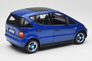 Mercedes A-Class W168 Blu Scuro Maisto 1:18 B66005219 Pressofusione — immagine 3 di 8