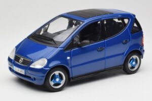 Mercedes A-Class W168 Blu Scuro Maisto 1:18 B66005219 Pressofusione