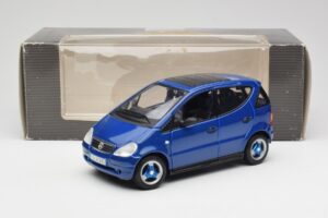 Mercedes A-Class W168 Blu Scuro Maisto 1:18 B66005219 Pressofusione — immagine 8 di 8
