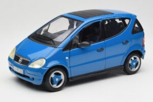 Mercedes A-Class W168 Blu Chiaro Maisto 1:18 37800-M5 Pressofusione