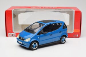 Mercedes A-Class W168 Blu Chiaro Maisto 1:18 37800-M5 Pressofusione — immagine 8 di 8