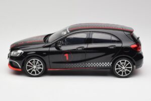 Mercedes A-Class W176 AMG Nero Norev 1:18 183596 Pressofusione — immagine 4 di 8