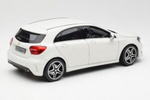 Mercedes A-Class W176 Cirrus Bianco Norev 1:18 B66960126 Pressofusione — immagine 3 di 8