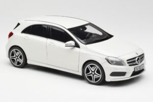 Mercedes A-Class W176 Cirrus Bianco Norev 1:18 B66960126 Pressofusione — immagine 6 di 8