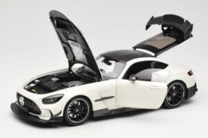 Mercedes AMG GT C190 Black Series Diamond White Metallic Minichamps 1:18 110032020 Pressofusione — immagine 2 di 8