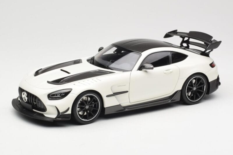 Mercedes AMG GT C190 Black Series Diamond White Metallic Minichamps 1:18 110032020 Pressofusione