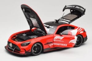 Mercedes AMG GT C190 Black Series Safety Car F1 2024 Minichamps 1:18 110032090 Pressofusione — immagine 2 di 8