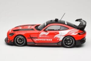 Mercedes AMG GT C190 Black Series Safety Car F1 2024 Minichamps 1:18 110032090 Pressofusione — immagine 4 di 8